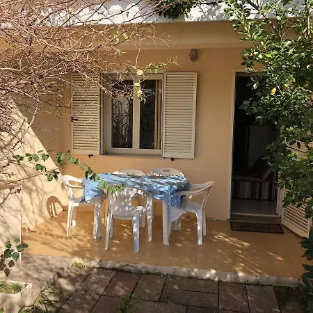 San Teodoro, Villino Vicino Spiaggia, Bologna Шале